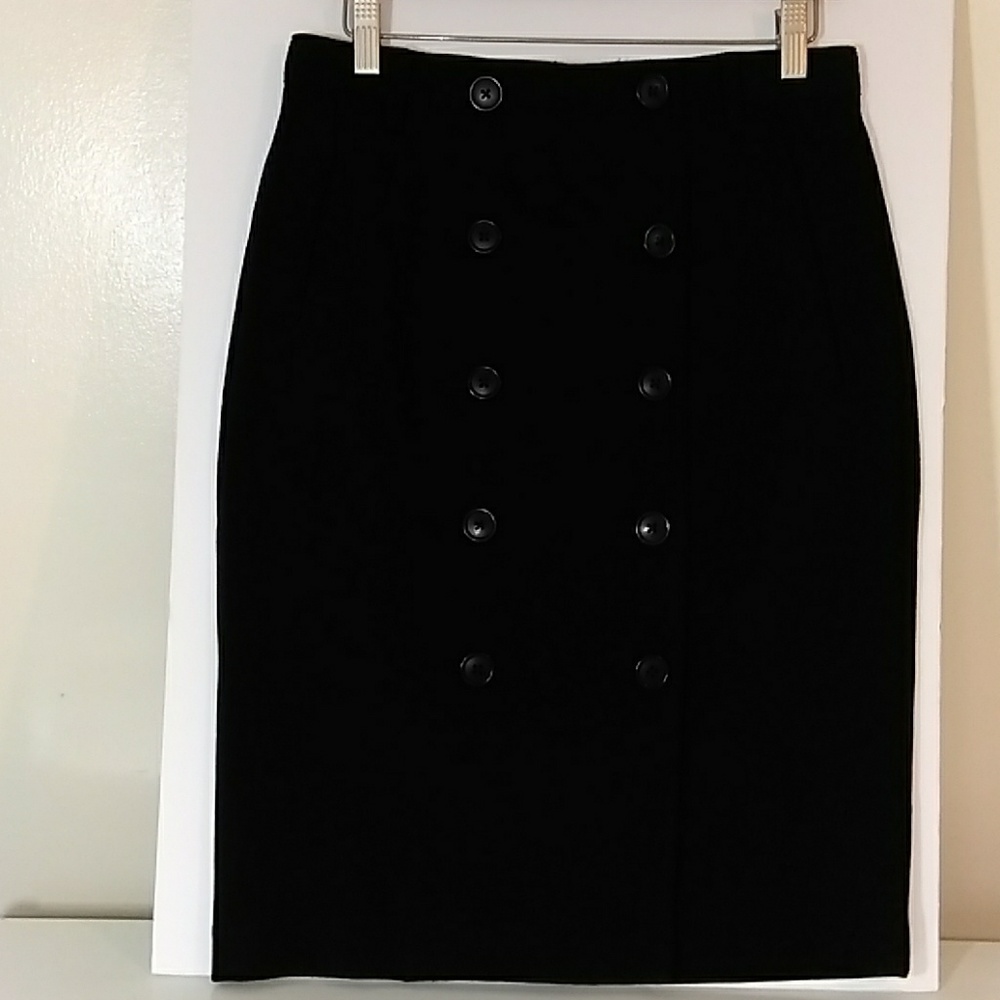 ANN TAYLOR Black Ponte Streight size 6 Pencil skir